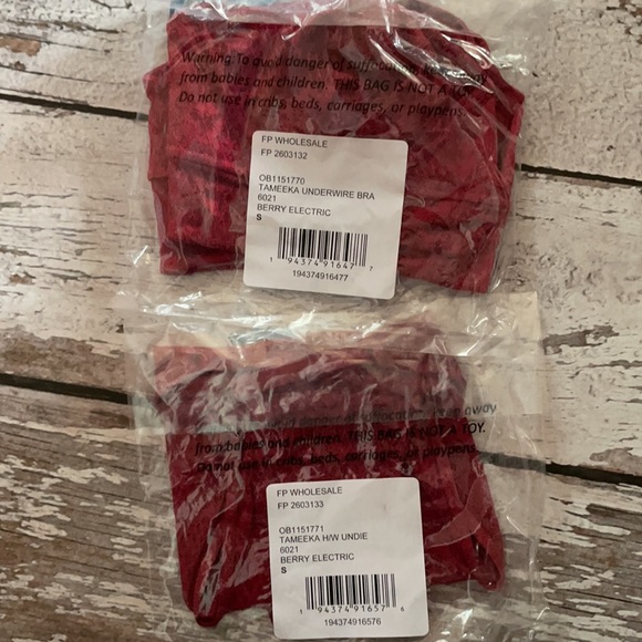 Free People Tameeka Bra & Panty Set -Sz S - Picture 10 of 10